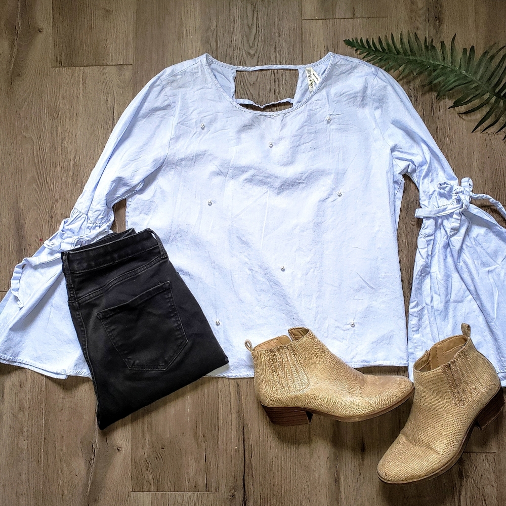 ⭐ Live 4 truth Blue long bell sleeve with pearls⭐